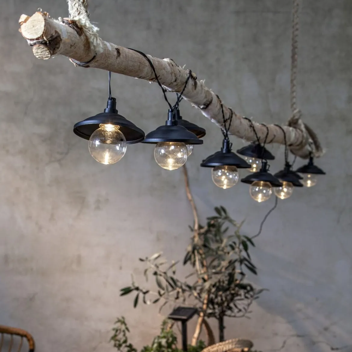 GLOBE SHADE Solcells-ljusslinga 180cm Svart