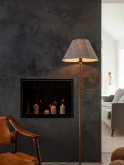 NORA Golvlampa 138cm Antikmässing
