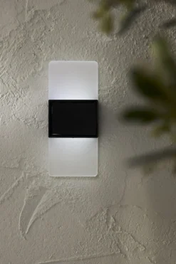 WALLY FROST Solcells-vägglykta 14cm Svart/Vit IP44